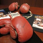Перчатки Мохаммеда Али и Сонни Листона проданы за 956.000 долларов